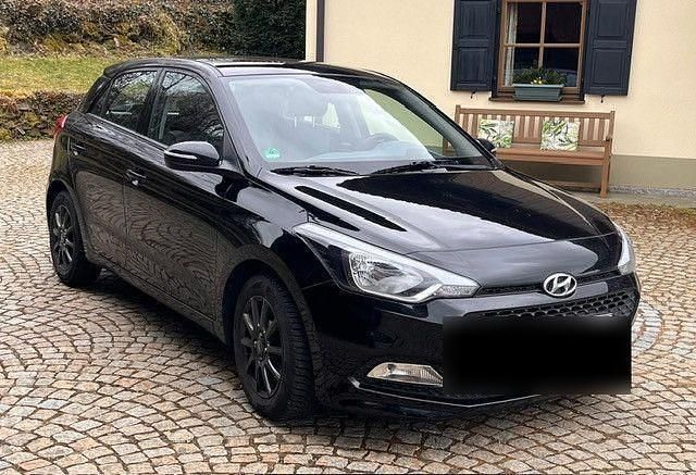 Gebraucht Hyundai i20 Classic 75 PS (55 kW) 2018 Schwarz Kleinwagen