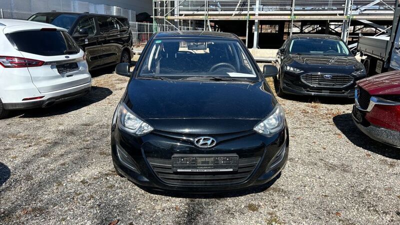 Gebraucht Hyundai i20 Edition 86 PS (63 kW) 2013 Schwarz Limousine