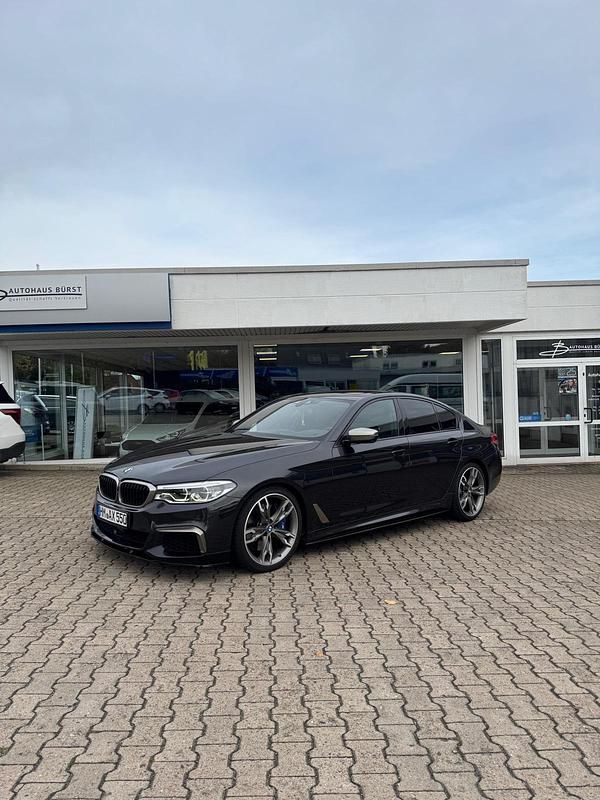 Grau Gebraucht 2018 BMW M550 Shadowline Limousine | 38.000 € (Fairer Preis) - Bild 1/4