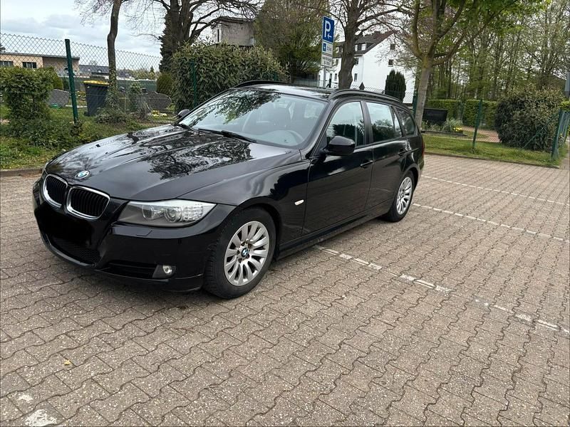 Gebraucht BMW 320 184 PS (135 kW) 2011 Schwarz Kombi