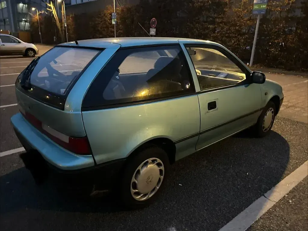 Usata Suzuki Swift 53 CV (38 kW) 1995 Blu Berlina
