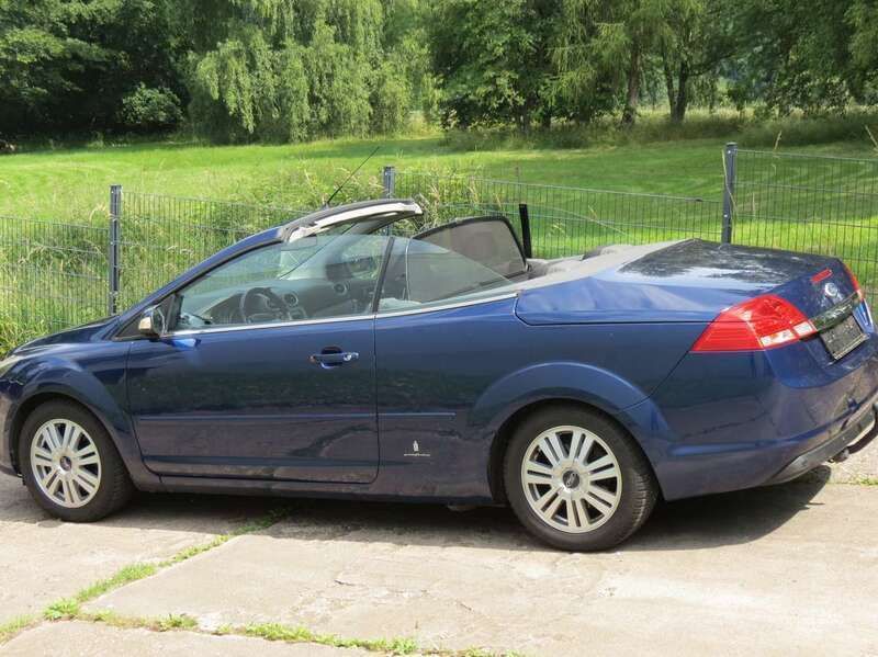 Blau Gebraucht 2009 Ford Focus Cabriolet Titanium Cabrio | 3.900 € (Guter Preis) - Bild 1/4