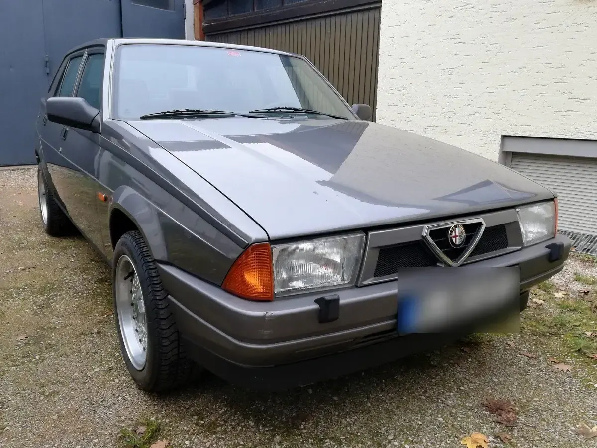 Gebraucht Alfa Romeo 75 120 PS (88 kW) 1991 Grau Limousine