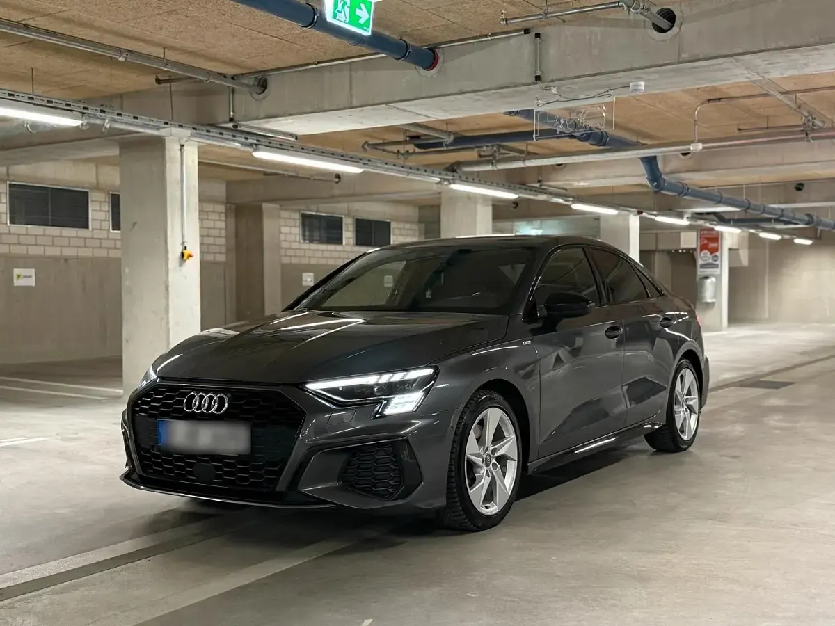 Gebraucht Audi A3 Ambiente 150 PS (110 kW) 2020 Grau Limousine