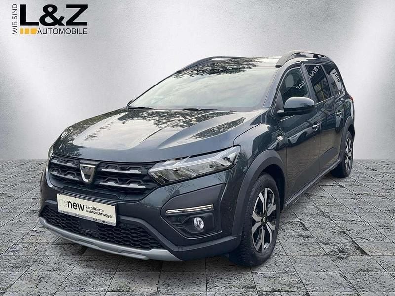 Grau Gebraucht 2022 Dacia Jogger Comfort Van / Kleinbus | 17.980 € (Fairer Preis) - Bild 1/4
