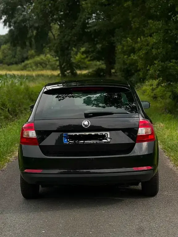 Gebraucht Skoda Rapid Joy 90 PS (66 kW) 2016 Schwarz Kleinwagen