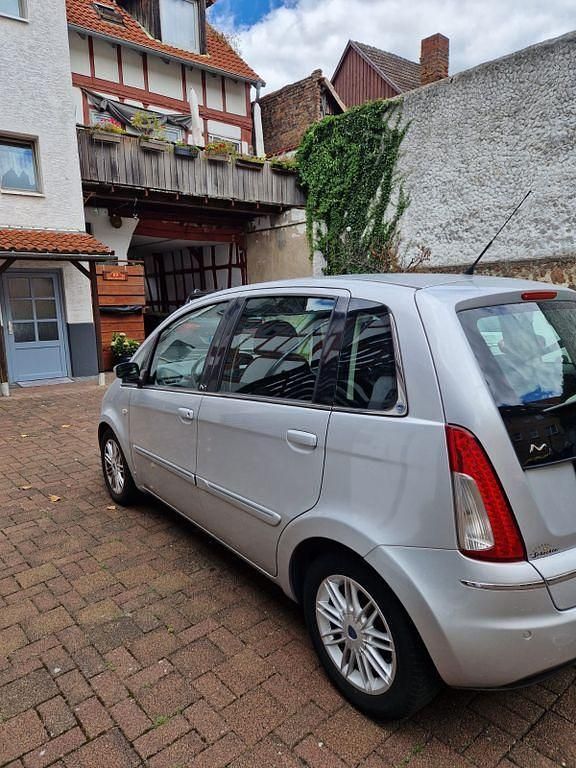 Gebraucht Lancia Musa 95 PS (69 kW) 2007 Silber Van / Kleinbus