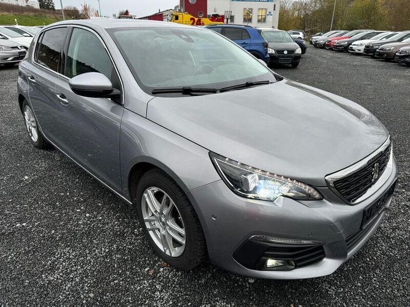 Grau Gebraucht 2019 Peugeot 308 Allure Limousine | 12.885 € (Fairer Preis) - Bild 1/4