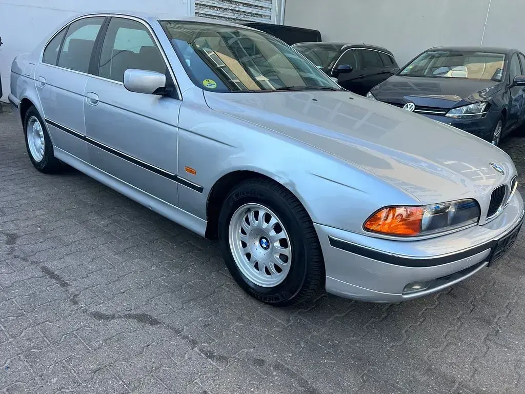 Gebraucht BMW 525 163 PS (119 kW) 2001 Silber Limousine