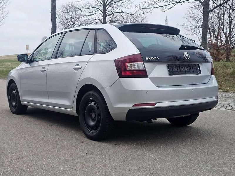 Gebraucht Skoda Rapid Emotion Plus 110 PS (80 kW) 2016 Brilliantsilber Kleinwagen