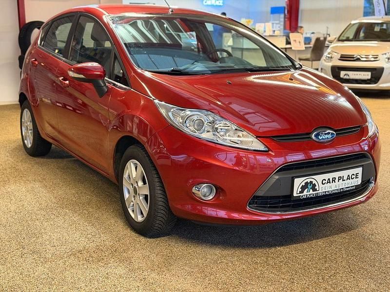 Gebraucht Ford Fiesta Ghia 82 PS (60 kW) 2011 Rot Kleinwagen