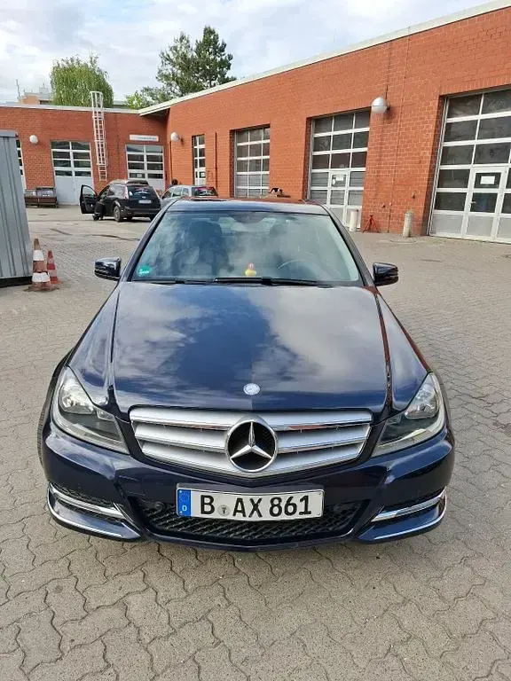 Gebraucht Mercedes C180 156 PS (114 kW) 2013 Blau Limousine