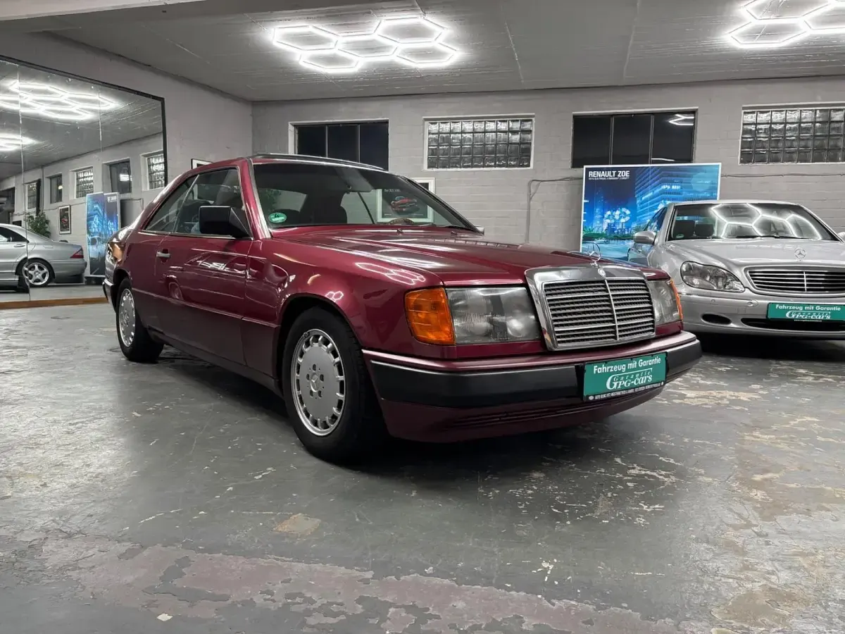 Gebraucht Mercedes 230 132 PS (97 kW) 1989 Rot Coupé