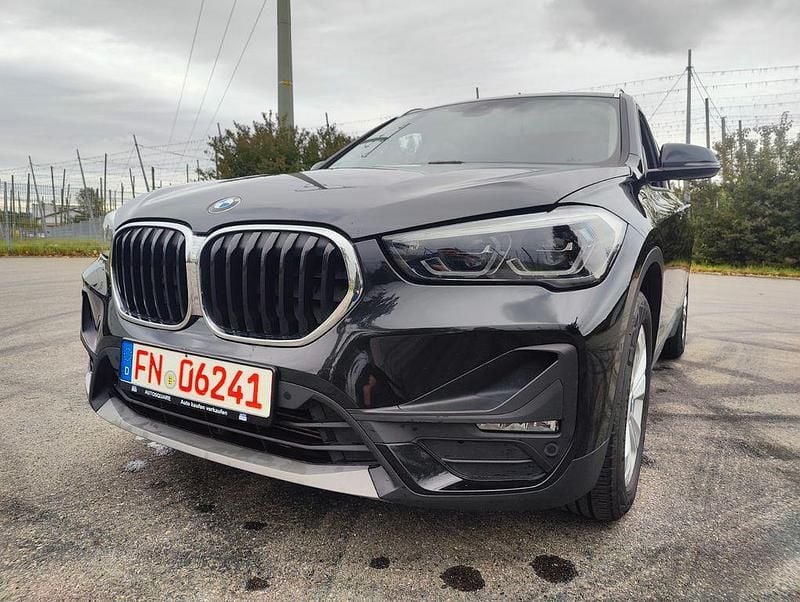 Schwarz Gebraucht 2021 BMW X1 xLine SUV | 16.900 € (Guter Preis) - Bild 1/4
