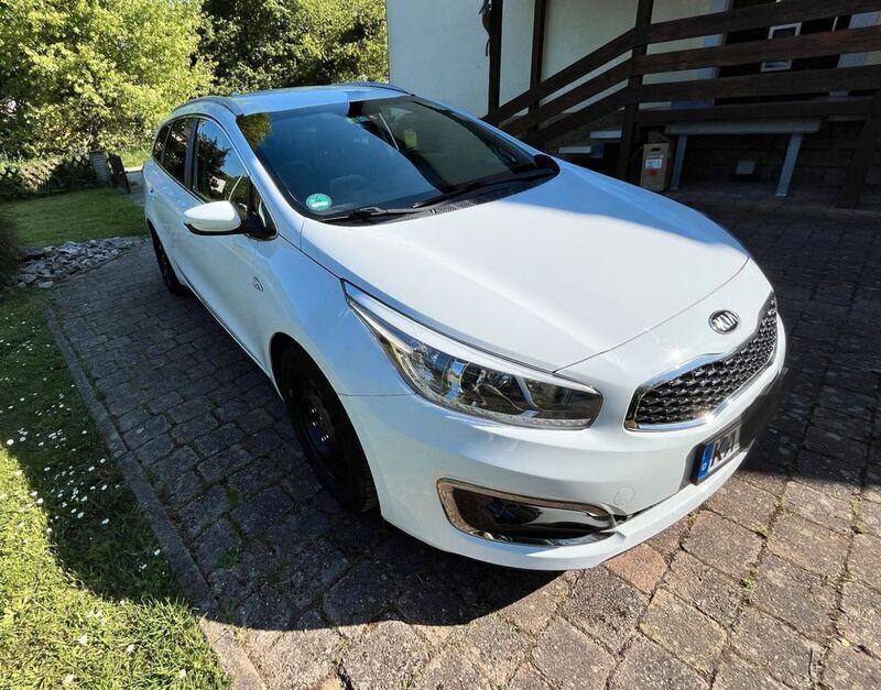 Weiß Gebraucht 2017 Kia Ceed Sportswagon DREAM-TEAM Edition Kombi | 9.500 € (Guter Preis) - Bild 1/4