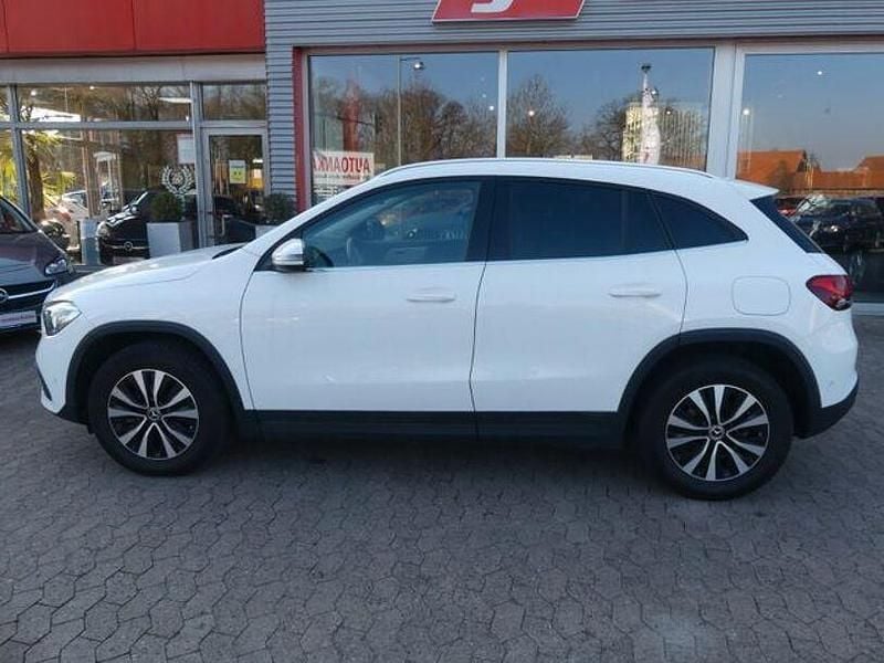 Gebraucht Mercedes GLA200 Style 163 PS (119 kW) 2021 Weiß SUV