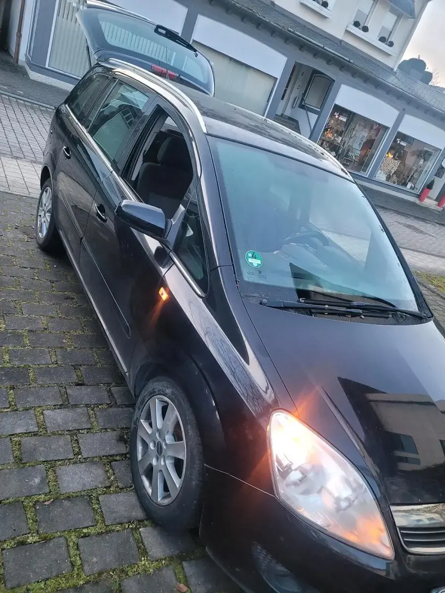 Gebraucht Opel Zafira 125 PS (91 kW) 2010 Schwarz Van / Kleinbus
