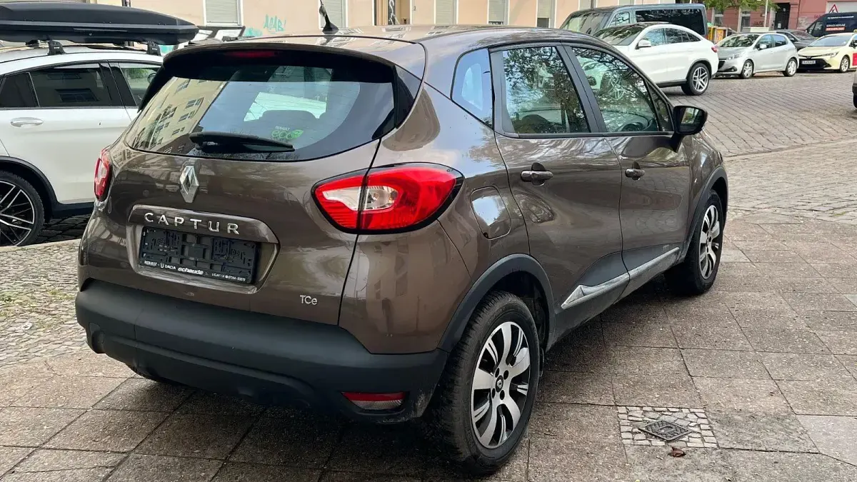 Usado Renault Captur Expression 90 HP (66 kW) 2015 Castanho SUV