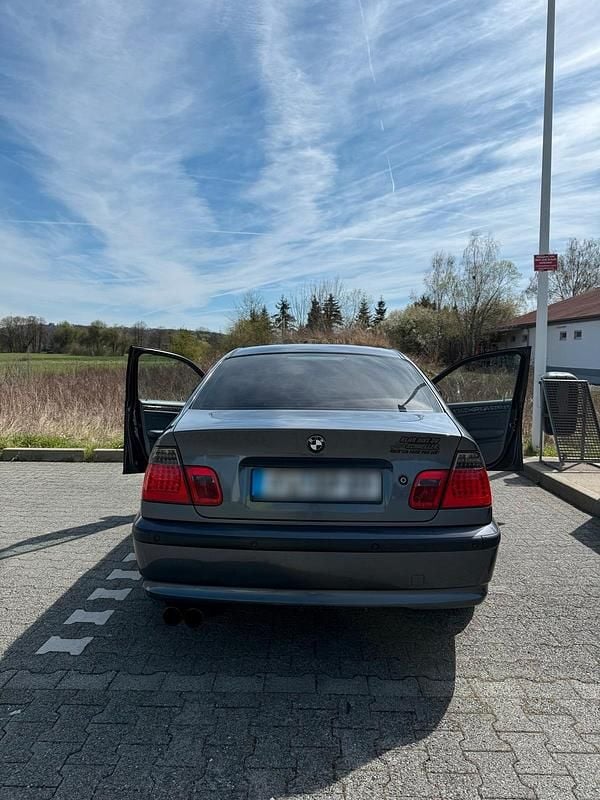 Gebraucht BMW 318 143 PS (105 kW) 2002 Grau Limousine
