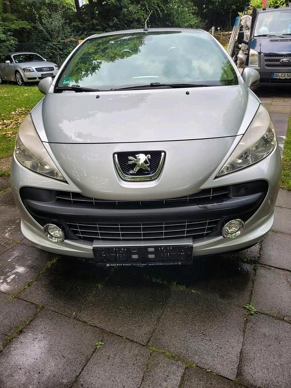 Silber Gebraucht 2009 Peugeot 207 CC Cabrio | 2.699 € (Guter Preis) - Bild 1/4