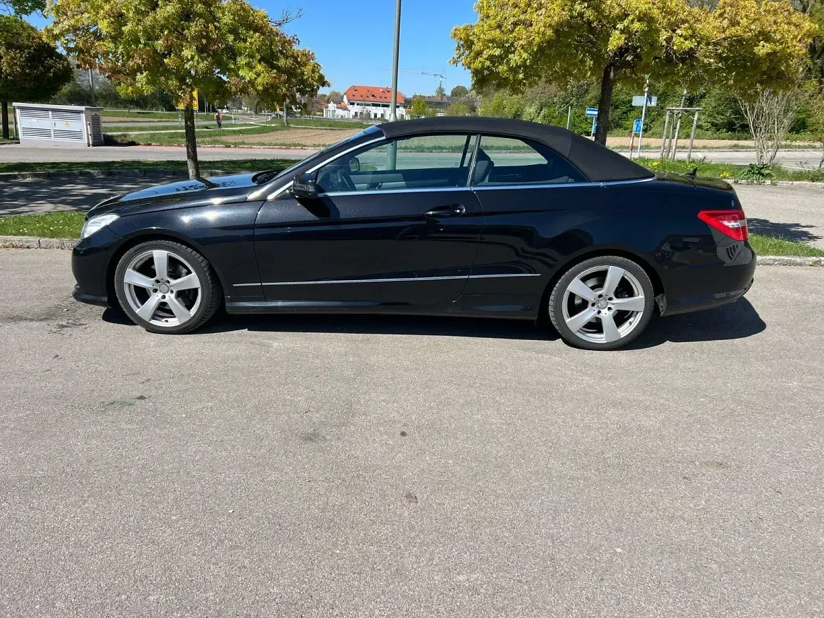Używany Mercedes E250 Elegance 204 KM (150 kW) 2013 Czarny Kabriolet