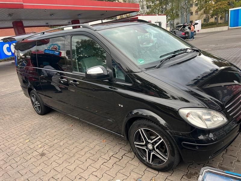 Schwarz Gebraucht 2010 Mercedes Viano Van / Kleinbus | 9.499 € (Fairer Preis) - Bild 1/4