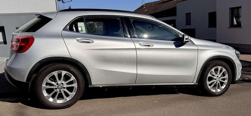 Gebraucht Mercedes GLA200 Edition 1 136 PS (100 kW) 2014 Silber SUV