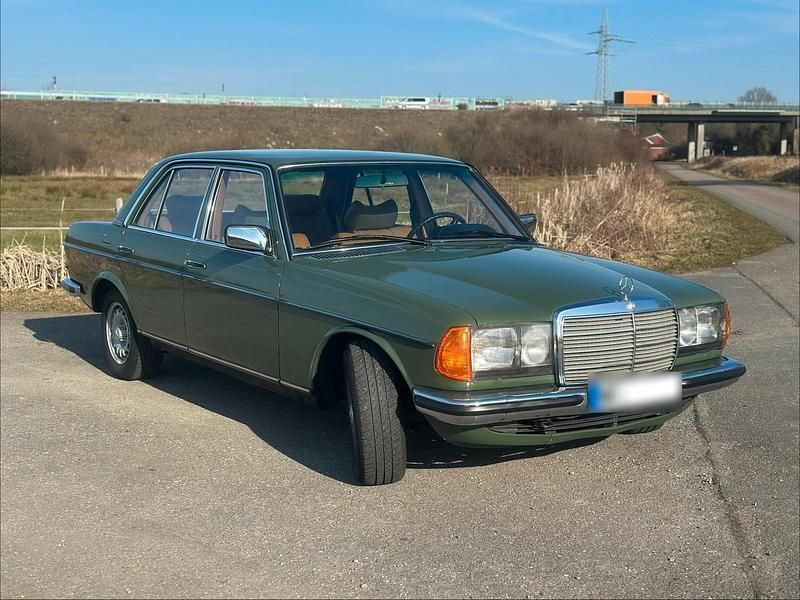 Gebraucht Mercedes E280 185 PS (136 kW) 1978 Grün Limousine
