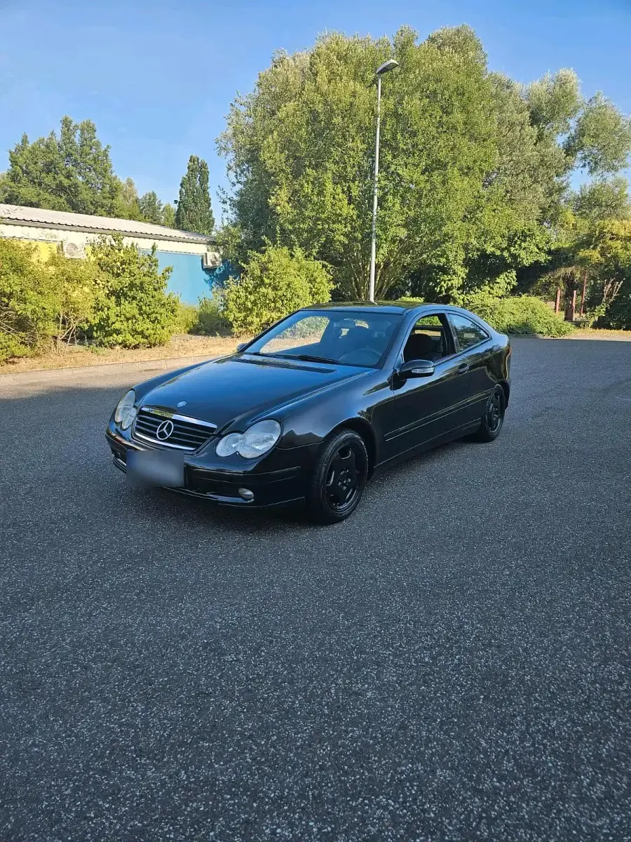 Gebraucht Mercedes C180 140 PS (102 kW) 2004 Schwarz Coupé