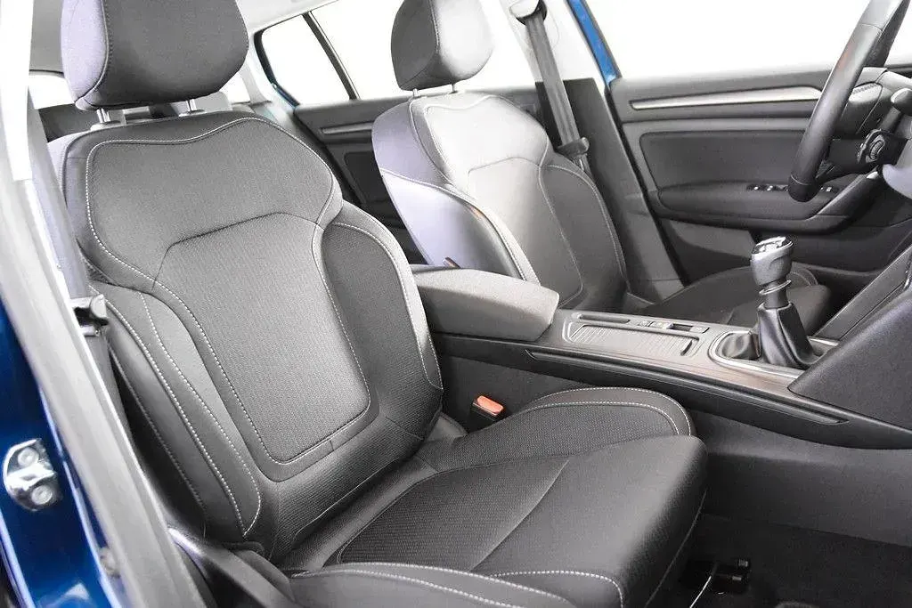 Gebraucht Renault Mégane GrandTour 114 PS (83 kW) 2021 Blau (metallic) Kombi