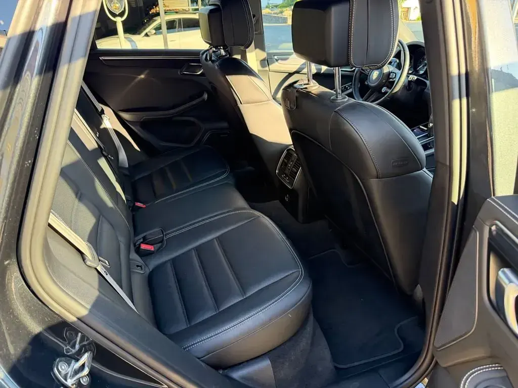 Gebraucht Porsche Macan 441 PS (324 kW) 2022 Schwarz SUV