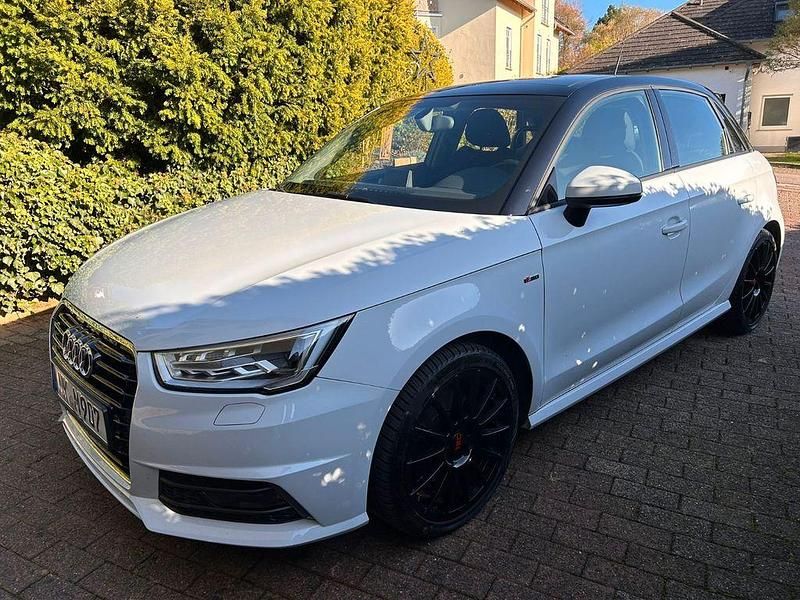 Weiß Gebraucht 2017 Audi A1 Sportback S-Line Kleinwagen | 17.999 € (Teuer) - Bild 1/4