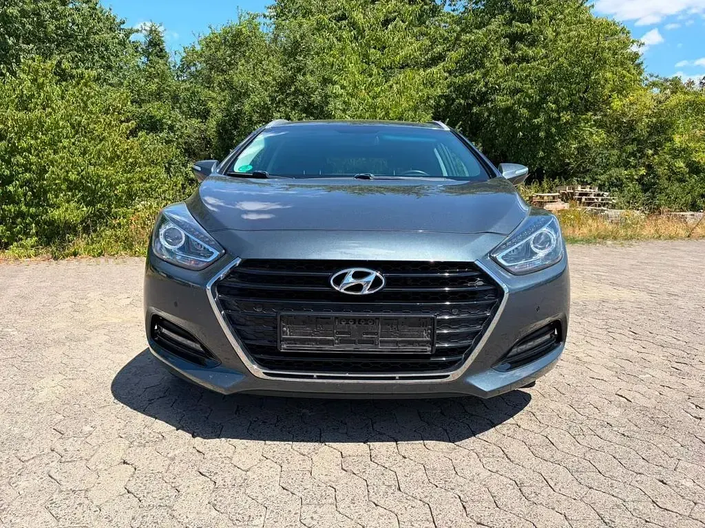 Gebraucht Hyundai i40 Trend 116 PS (85 kW) 2017 Grau Kombi