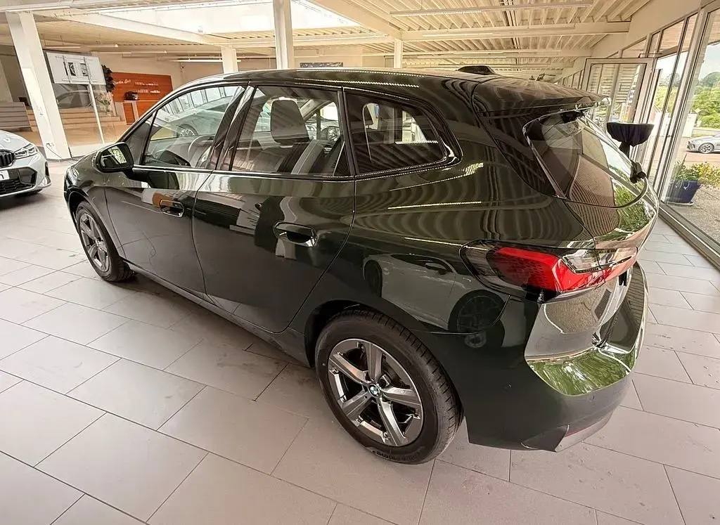 Gebraucht BMW 216 Active Tourer 122 PS (89 kW) 2024 Sanremo green metallic Van / Kleinbus