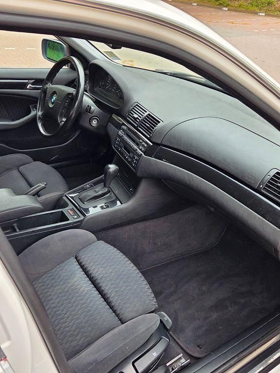 Second-hand BMW 325 192 CP (141 kW) 2001 Alb Berlinǎ