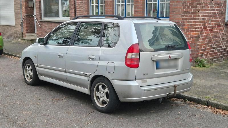Gebraucht Mitsubishi Space Star 102 PS (75 kW) 2001 Silber Van / Kleinbus