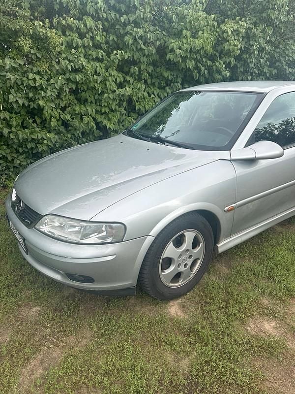 Silber Gebraucht 1999 Opel Vectra Limousine | 900 € (Fairer Preis) - Bild 1/4
