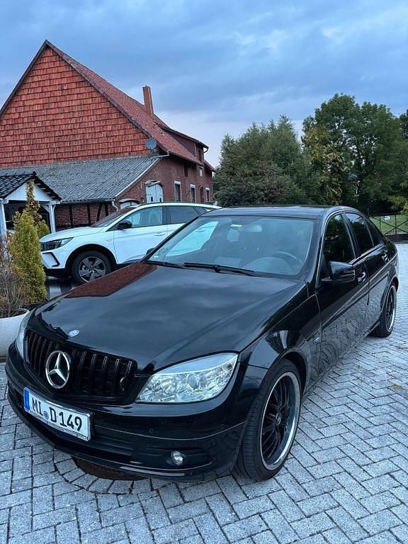 Schwarz Gebraucht 2010 Mercedes C220 Limousine | 7.700 € (Fairer Preis) - Bild 1/4