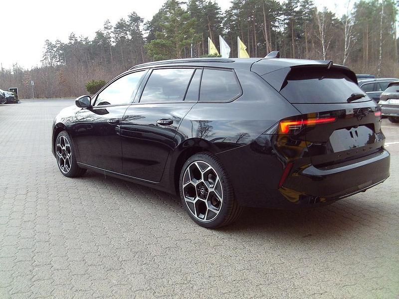 Neu Opel Astra Ultimate 131 PS (96 kW) 2026 Schwarz Kombi