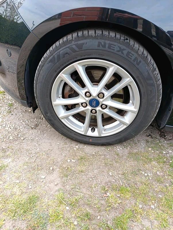 Gebraucht Ford Focus 140 PS (102 kW) 2011 Schwarz Kombi