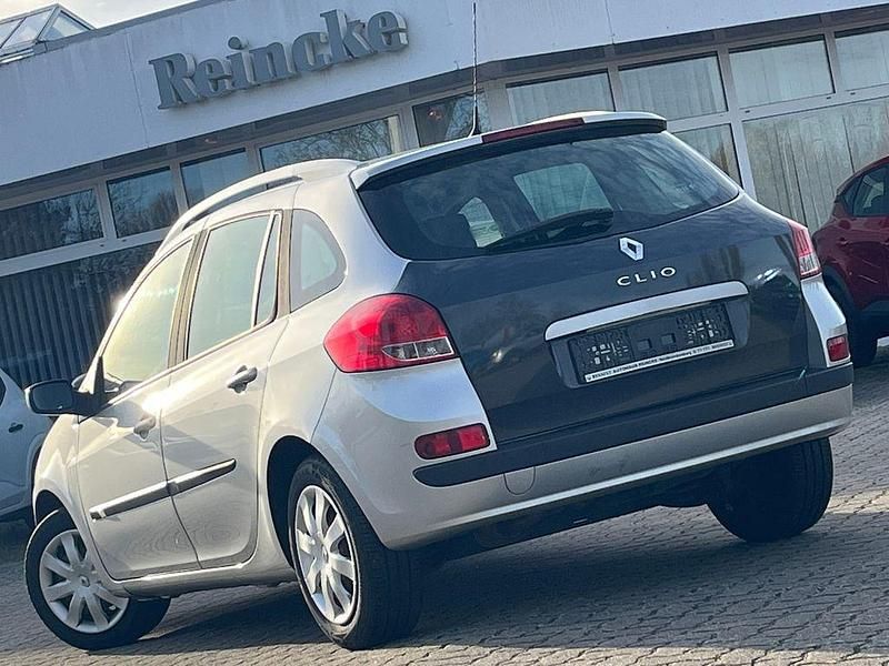 Gebraucht Renault Clio II 101 PS (74 kW) 2008 Silber Limousine