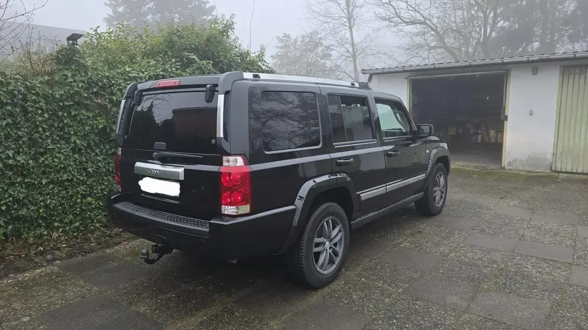 Second-hand Jeep Commander 218 CP (160 kW) 2007 Negru SUV