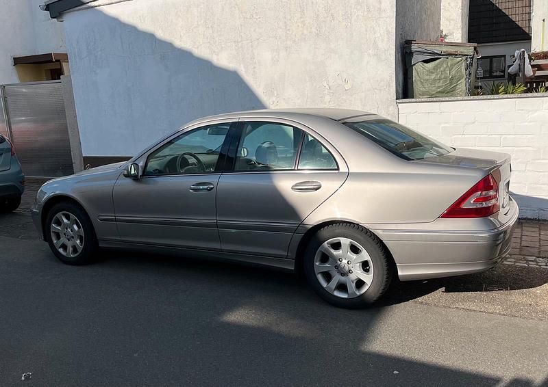 Gebraucht Mercedes C180 143 PS (105 kW) 2004 Silber Limousine