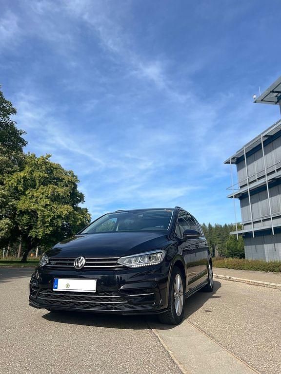 Schwarz Gebraucht 2020 VW Touran Highline Van / Kleinbus | 25.990 € (Fairer Preis) - Bild 1/4