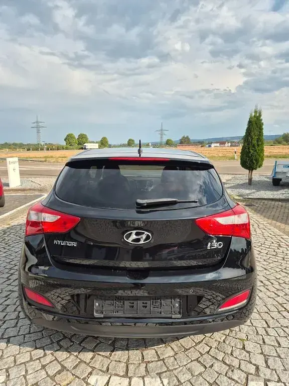 Gebraucht Hyundai i30 99 PS (72 kW) 2014 Phantom black / mic Coupé