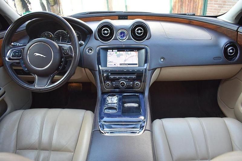 Gebraucht Jaguar XJ Premium Luxury 275 PS (202 kW) 2012 Grau Limousine