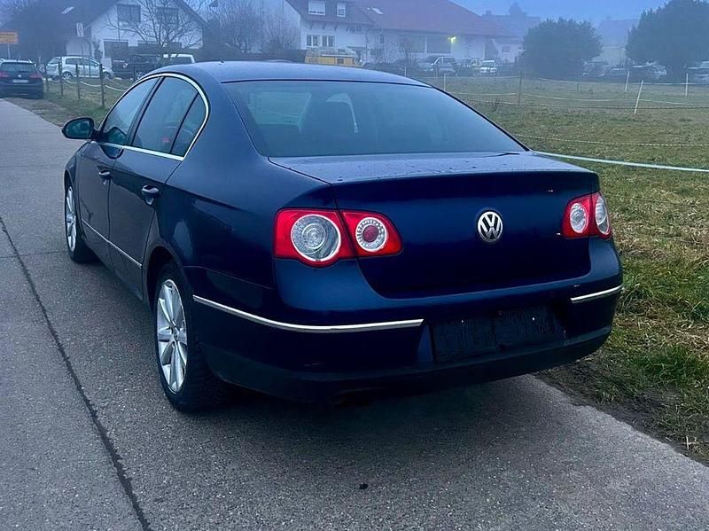Gebraucht VW Passat Highline 140 PS (102 kW) 2006 Blau Limousine