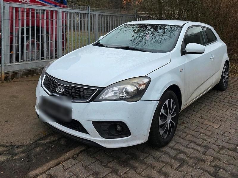 Gebraucht Kia Ceed 125 PS (91 kW) 2012 Weiß Kleinwagen