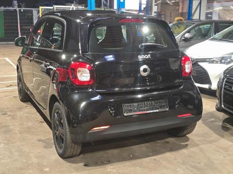 Gebraucht Smart ForFour Basis 71 PS (52 kW) 2015 Schwarz Kleinwagen