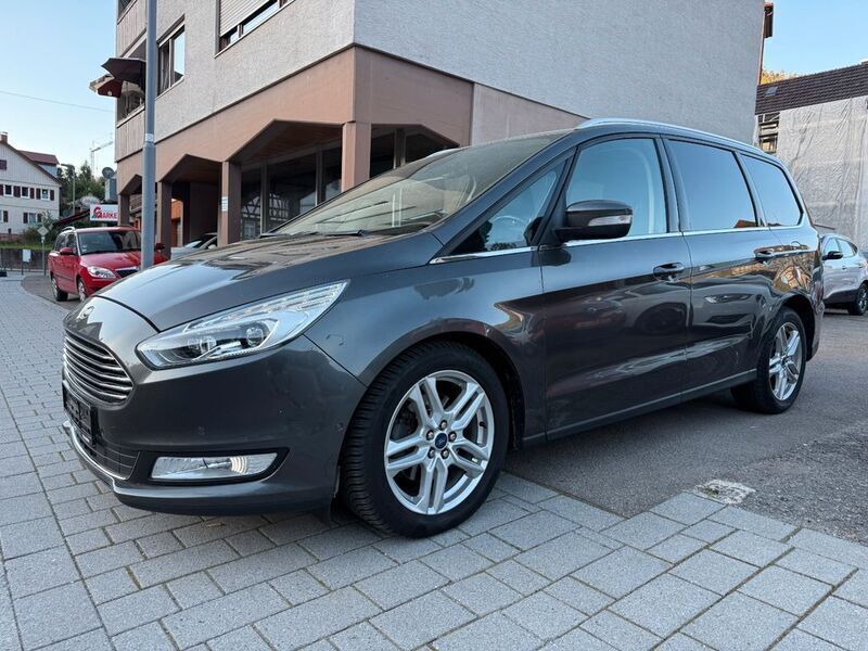 Grau Gebraucht 2018 Ford Galaxy Titanium Van / Kleinbus | 20.999 € (Fairer Preis) - Bild 1/4